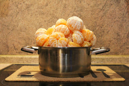 peeled Mandarin oranges in the panの写真素材