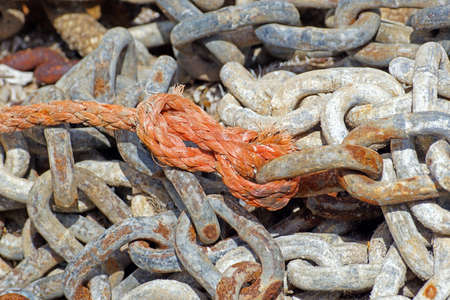 nautical knot with chains