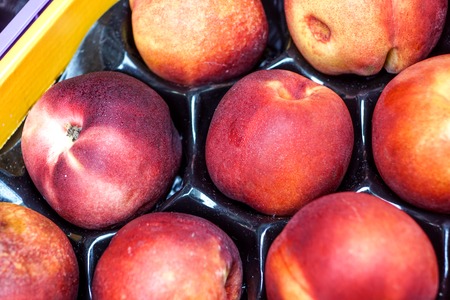 Fresh Organic Peaches Heap Of Fresh Ripe Peaches At A Street Marketの写真素材