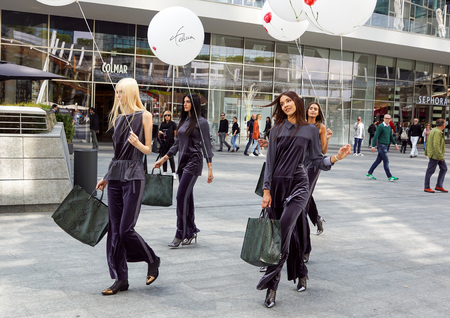 MILAN, ITALY - SEPTEMBER 22, 2017: Fashionable models poses on the street at fashion show building during Milan Women Fashion Week.のeditorial素材