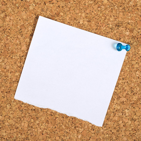 Blank Paper Reminder Note Pinned to a Cork Memory Bulletin Board as Copy Space for Your Messageの写真素材