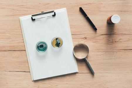 Overhead view of laboratory bacterial cultures in petri dish, science and microbiology backgroundの写真素材