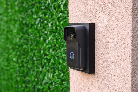 House intercom communication device with camera, selective focus