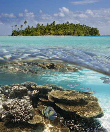 Tropical Lagoon of Aitutaki in the Cook Islands in the South Pacific の写真素材