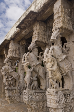 Sculpture on the outside of the Hall of 1000 Pillars at Sri Ranganathaswamy Hindu Temple at Srirangam in Tiruchirapalli in the Tamil Nadu region of southern India の写真素材