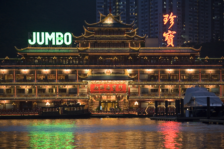 The famous Jumbo Floating Restaurant in Aberdeen Harbor in Hong Kong.のeditorial素材