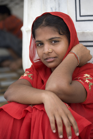 Young Sikh girl at the Golden Temple of Amritsar in the Punjab region of northern India. The Golden Temple (Harmandir Sahib) is the holiest shrine in Sikhism.のeditorial素材