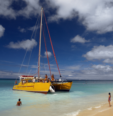 Waikiki Beach in Honolulu on the island of Oahu in the Hawaiian Islands, USA.のeditorial素材