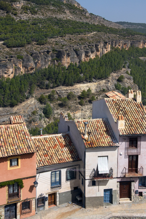 Houses on the canyon edge in the old city of Cuenca in the La Mancha region of central Spain.のeditorial素材