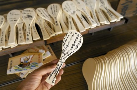 Japanese prayer spoons at Itsukushima Shrine Itsukushima is an island in the western part of the Inland Sea of Japan, located in the northwest of Hiroshima Bay  It is popularly known as Miyajima,  The Shrine Island   Itsukushima Shrine is a UNESCO World Hのeditorial素材