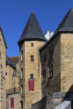 Manoir De Gisson - one of the many historic buildings in the town of Sarlat (Sarlat-la-Caneda) in the Dordogne in the Nouvelle-Aquitaine region of France. Sarlat is a medieval town that developed around a large Benedictine abbey of Carolingian origin. Theのeditorial素材