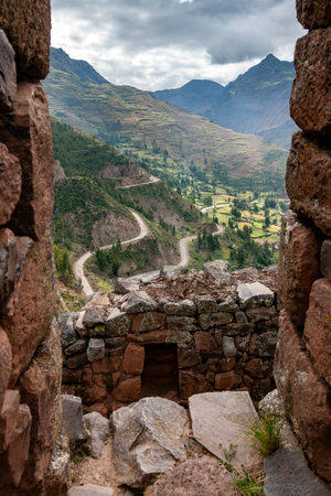 Sacred Valley of the Incas viewed from Qantus Raqay in Peru, South America.のeditorial素材