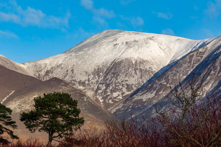 Snow on the peak of Latrigg, the most southerly summit of the Skiddaw Massif and of the Northern Fells, overlooking the town of Keswick in the Lake District in Cumbria, northwest England.の写真素材