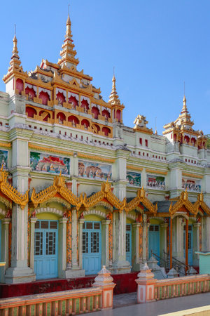 Exterior of the Buddhist temple complex of Mohnyin Thambuddhei Paya in Monywa in Myanmar (Burma). Dates from 1303, although it was reconstructed in 1939. It is said to contain over 500,000 images of Buddha.の写真素材
