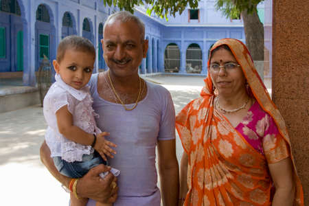 Indian family at the Mahavira Hindu Temple in the town of Osian near Jodhpur in Rajasthan, India.のeditorial素材