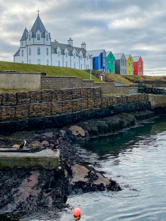John o' Groat's House (now a hotel)  at John oâGroats in Caithness on the north coast of Scotland.  John o' Groats lies on Great Britain's northeastern tip, and is popular with tourists as one end of the longest distance between two inhabited British poのeditorial素材