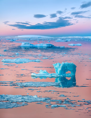The Midnight Sun and icebergs in the Weddell Sea near the Antarctic Peninsula in Antarctica.の写真素材