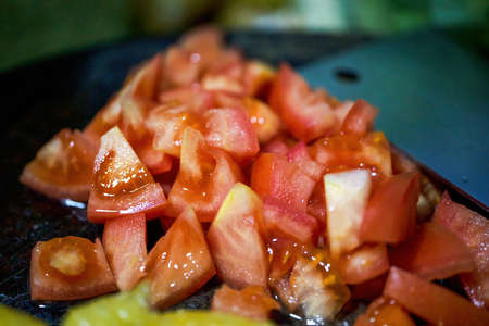 Close-up of cut tomato on cutting boardの写真素材