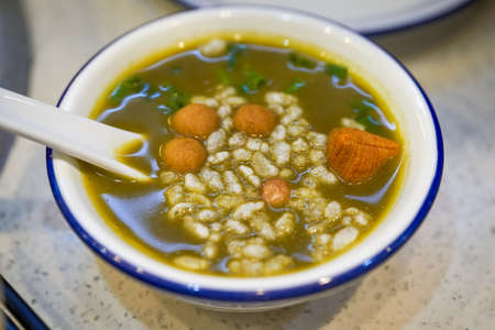 Guangxi specialty food, a bowl of mellow oil tea