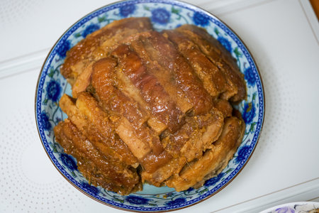 A mellow and delicious taro braised pork, Chinese food