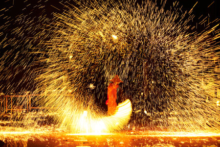 Chinese traditional performance skills, iron flower performance