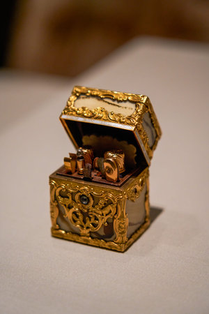 Exquisite European classical aristocratic gemstone jewelry