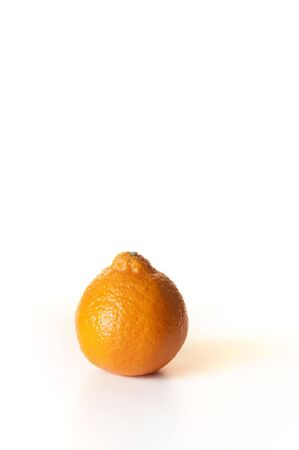 Vertical of one tangerine on white backgroundの写真素材