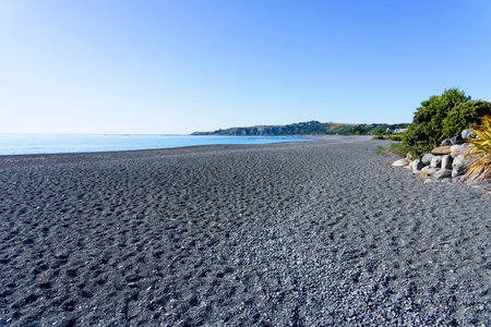 Cloudless morning on the deserted Kaikoura beach on New Zealand's South Islandの写真素材