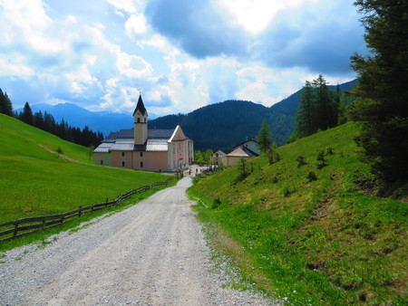 Fulpmes, Austria - Jun 01 2017: A Church down a long road on a hill in Fulpmes, Austriaのeditorial素材
