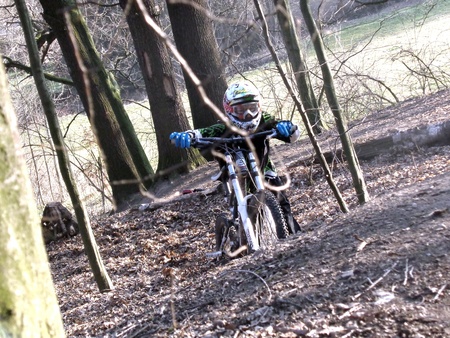 Downhill mountain bikersの素材