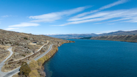 Panoramic views of Lake Dunstan and its mountainous shoreline in central Otagoの写真素材