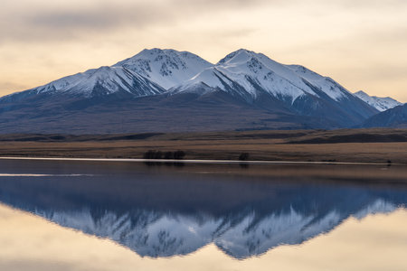 Views of the lake and mountains around Lake Clearwater from the circuit track around the lakeの写真素材