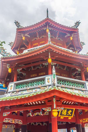 SINGAPORE, 2 OCTOBER 2019: Chinese pagoda in Chinatownのeditorial素材