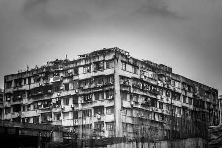 GUANGZHOU, CHINA, 18 NOVEMBER 2019: Crumbling, old and ugly building in Guangzhouのeditorial素材