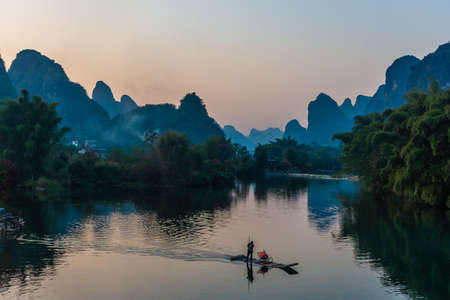 YANGSHUO, CHINA, 6 DECEMBER 2019: Beautiful sunset on the Yulong River in Yangshuo, Guilin, Guangxiのeditorial素材