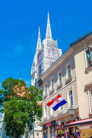 ZAGREB, CROATIA, 05 AUGUST 2019: Croatian flag and the Cathedralのeditorial素材