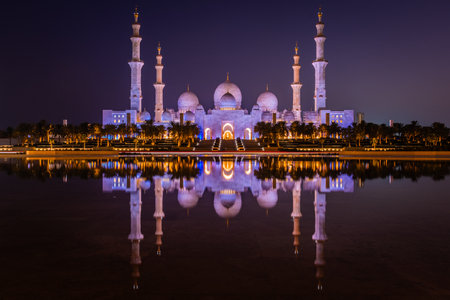 Perfect reflection on the water of the Sheikh Zayed Grand Mosque of Abu Dhabi at night, UAEの写真素材