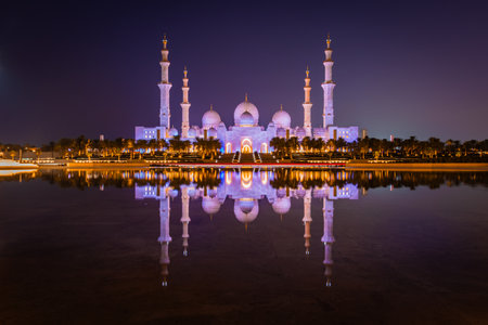 Perfect reflection on the water of the Sheikh Zayed Grand Mosque of Abu Dhabi at night, UAEの写真素材