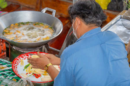 Bangkok, Thailand, october 24, 2025.  View of the famous Damnoel Suaduak market in Bangkok, Thailand, with its canals and numerous merchants.のeditorial素材
