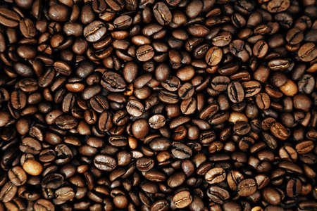 Close-up of roasted brown coffee beans backgroundの写真素材