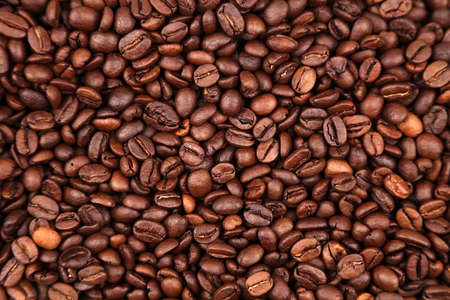 Close-up of roasted brown coffee beans backgroundの写真素材