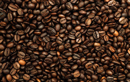 Close-up of roasted brown coffee beans backgroundの写真素材