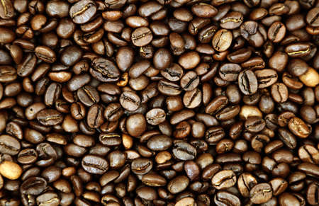 Close-up of roasted brown coffee beans backgroundの写真素材