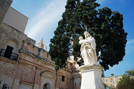 Statue of Virgin Mary with Jesus childの写真素材