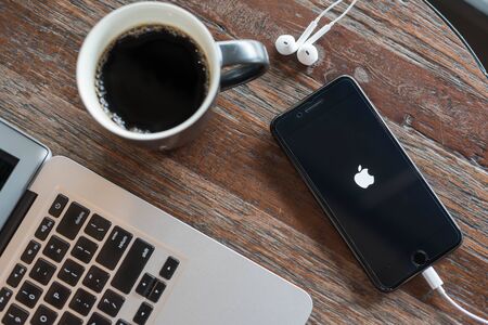 BANGKOK, THAILAND - NOVEMBER 26, 2016: Iphone7 Plus jet black serie on opening screen of Apple inc. icon with macbook airのeditorial素材