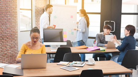 group of five multi generation of creative work place, modern style of work, entrepreneur group brainstorming multi generation of creative work place, modern style of workの写真素材
