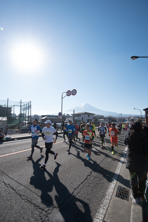 Kawaguchiko, JAPAN - Nov 25, 2018: People running in Fuji Marathon 7th Event at Kawaguchiko lake in Yamanashi, japanのeditorial素材