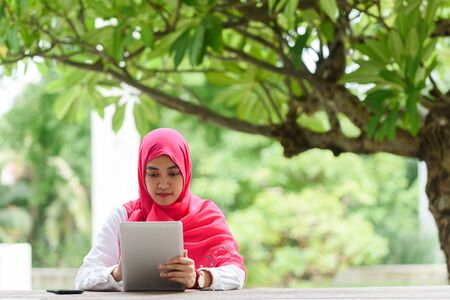 Muslim girl use tabletの写真素材