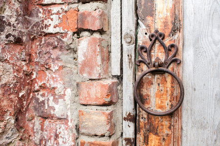 Handle is in the form of a ring on a wooden door. Entrance to the Rukavishnikov manor in the village of Podviazye, Bogorodsky District.の写真素材