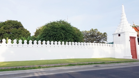 Long white wall and there are paths along the wallの写真素材